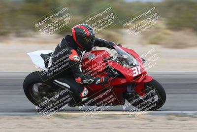 media/Nov-15-2025-Race Pace (Sat) [[8de605a2d8]]/Verified Riders/Turn 8 Inside (935am)/